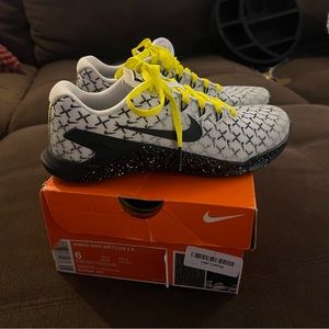 Womens Nike Metcon 4s
with ebay authenticity tag
original price 130$